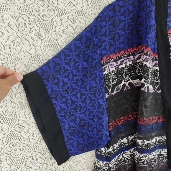 Silence + Noise Printed Navy Blue Short Sleeve Open front High Low Chiffon Top - Picture 4 of 10